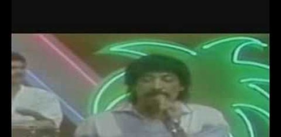 Richie Ricardo presentando el merengue "Señor Pulpero" en los años 80s.