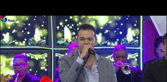 Presentación musical de Alex Bueno Interpretando Sus Mejores Éxitos (En Vivo) por De Extremo a Extremo.
El artista Alex Bueno está de regreso en su patria como “un hombre nuevo”. Así lo evidencia con sus recientes temas que se escuchan en la radio: “Tengo”, el remix de “Colegiala” con Gabriel y otros que están por salir al mercado a dúo con la estrella de la bachata Romeo Santos, incluyendo un disco de merengue que le producirá el exlíder del desaparecido grupo Aventura.
Sobre el proceso que pasó para recuperar su salud, “El Mayimbito”, como también es conocido, dijo que Dios hizo un milagro sobre él luego de haber pasado por las “mejores clínicas” de Estados Unidos sin poder superar la situación. “Dios me limpió el alma; ese fue el mejor regalo que he tenido en mi vida. Ya puedo disfrutar de ustedes y de actuar, de hacer mi trabajo con amor como yo quería. Soy un hombre nuevo”, manifestó el artista, quien mañana, viernes 16, ofrecerá el concierto “Reencuentro con su tierra”, en Hard Rock Live de Blue Mall, de la mano de la compañía Producciones Guzmán & Hernández.
Grupo de Medios Telemicro.
Si te ha gustado el vídeo, no olvides compartirlo con tus amigos y seguirnos en nuestras redes sociales:
Twitter: → https://twitter.com/TelemicroHD
Facebook: → https://www.facebook.com/telemicro5
Instagram: → http://www.instagram.com/telemicroHD/
Google + → https://plus.google.com/+GrupoTelemicroHD
Suscríbete.
YouTube: → https://www.youtube.com/user/GrupoTelemicroHD