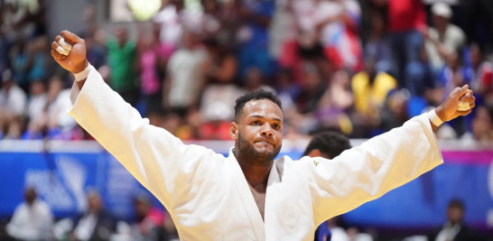 El judoca Robert Florentino levanta los brazos tras conquistar la chapa aurífera.