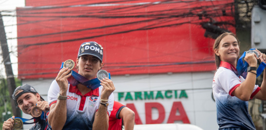 Los hermanos Pigozzi muestran las medallas que ganaron en los Juegos Centroamericanos y del Caribe 2026.