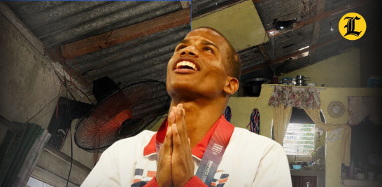 Hay golpes que se reciben con los puños y otros que te los da la vida. Disney Ezequiel Medina conoce los dos.

A sus 19 años, recién cumplidos, acaba de recibir el “golpe más dulce de su carrera”, una medalla de oro en los Juegos Centroamericanos y del Caribe Santo Domingo 2026. Pero cuando se baja del cuadrilátero, comienza otra pelea, una mucho más difícil, la de sobrevivir junto a su familia en medio de las tantas precariedades.

https://listindiario.com/el-deporte/boxeo/20260826/oro-pecho-goteras-techo-vida-medallista-disney-medina_919787.html

También le pude interesar estos videos:

Sergio Alcántara: "Vamos a Seguir batallando"
<div class=