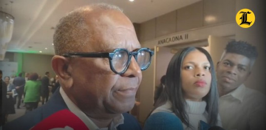Ante la persecución que terminó con la vida de Zeneida Socorro Castillo, esposa del merengrero Julián Oro Duro, y lo dejó en estado de gravedad en su residencia en Santo Domingo Este, su abogado penalista descarta que haya sido un "simple" robo.<br /><br />Así lo declaró el jurista Cándido Simón, representante legal del artista, quien pidió a la Policía Nacional esperar que los autores del hecho se entreguen, sin necesidad de matarlos. Estas declaraciones fueron ofrecidas este martes durante una actividad del Tribunal Constitucional celebrada en un hotel de Santo Domingo.