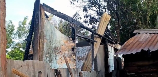 Cinco miembros de una misma familia, tres niñas y sus padres, murieron la madrugada de este martes en un incendio registrado en una vivienda del sector La Compuerta, Marino Tío, en la zona sur del municipio de Mao, provincia Valverde.<br /><br />https://listindiario.com/la-republica/provincias/20260922/cinco-miembros-familia-mueren-incendio-mao-valverde_923177.html