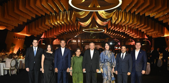 3.	Leonardo Aguilera, presidente ejecutivo de Banreservas; Carmen Quijano, presidenta del Voluntariado Banreservas; y miembros del Consejo de Directores, en la celebración del 85 aniversario de la institución financiera.