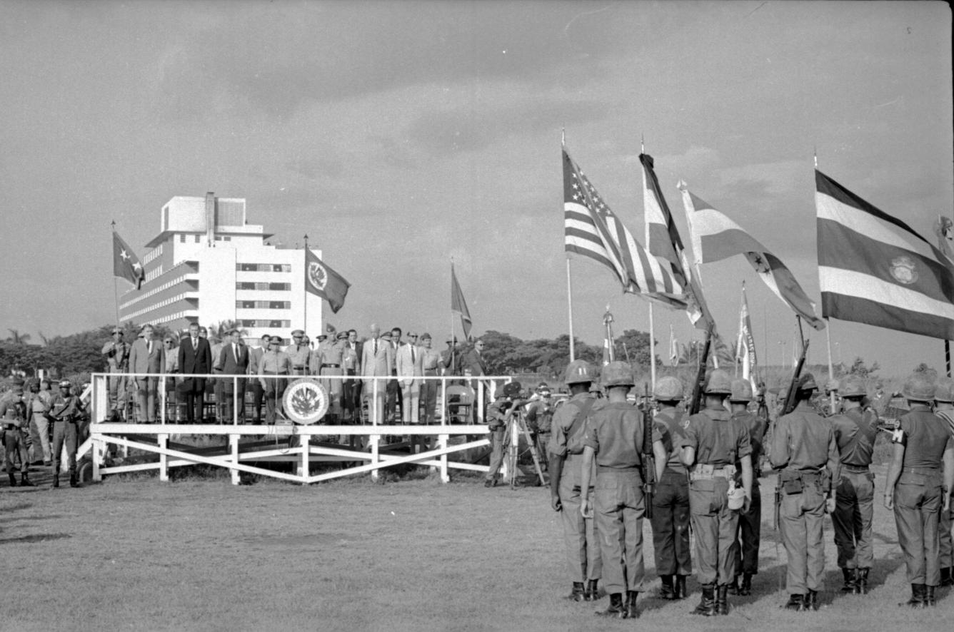 llegada al país de las tropas que conformaban la Fuerza Interamericana de Paz (FIP) mayo de 1965.