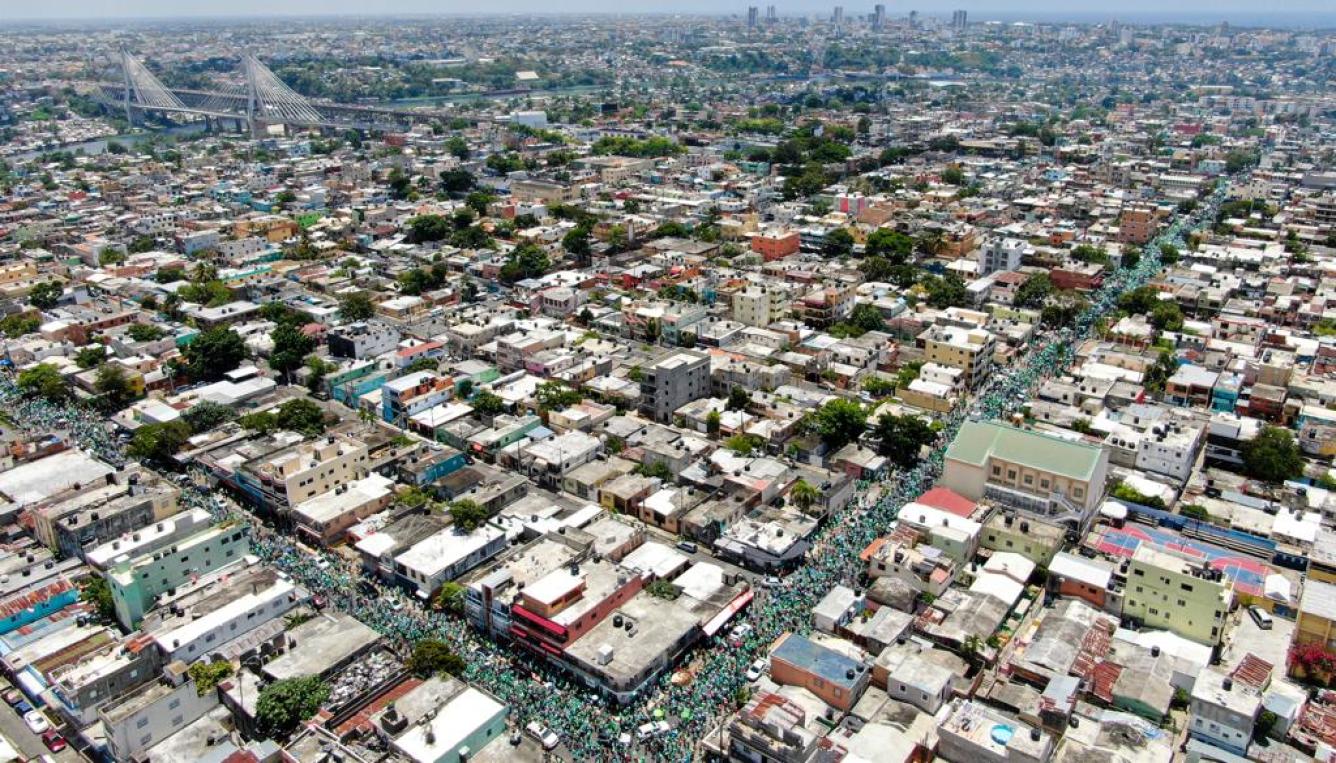 Vista de las calles del Distrito Nacional de la marcha organizada por la Fuerza del Pueblo.
