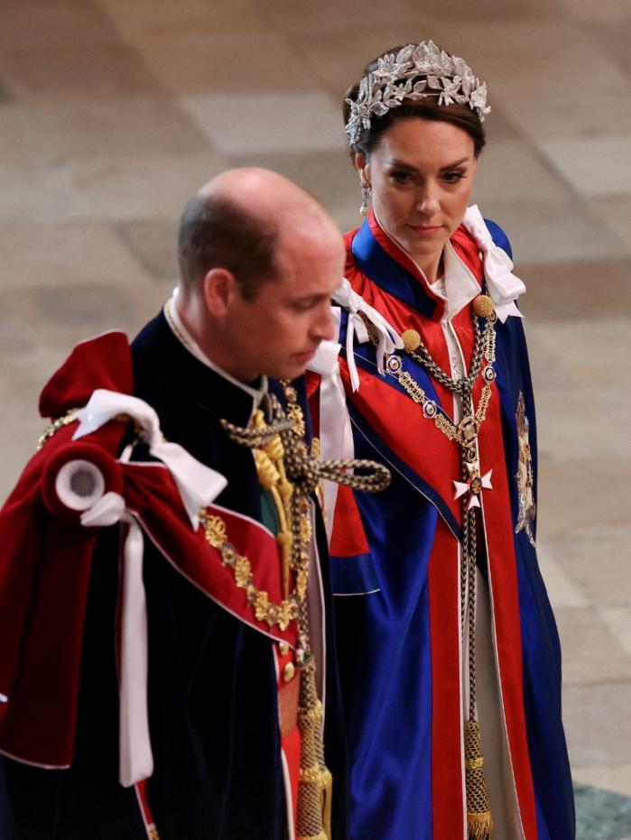 El príncipe Guillermo y Catalina, princesa de Gales, de Gran Bretaña, llegan a la Abadía de Westminster en el centro de Londres el 6 de mayo de 2023, antes de las coronaciones del rey Carlos III de Gran Bretaña y la reina consorte Camilla de Gran Bretaña.