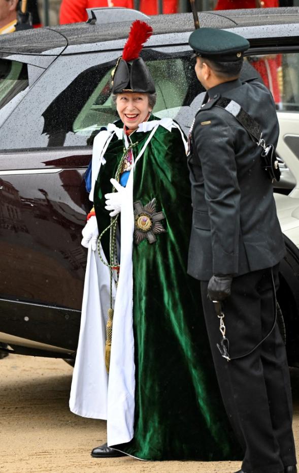 La princesa Ana de Gran Bretaña, la princesa real, llega a la Abadía de Westminster en el centro de Londres el 6 de mayo de 2023, antes de las coronaciones del rey Carlos III de Gran Bretaña y la reina consorte Camilla de Gran Bretaña.