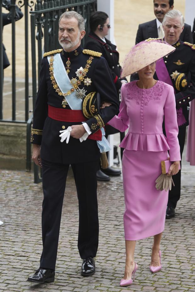 Felipe VI de España y Letizia de España llegan para la coronación del rey Carlos III, en Londres, el sábado 6 de mayo de 2023.