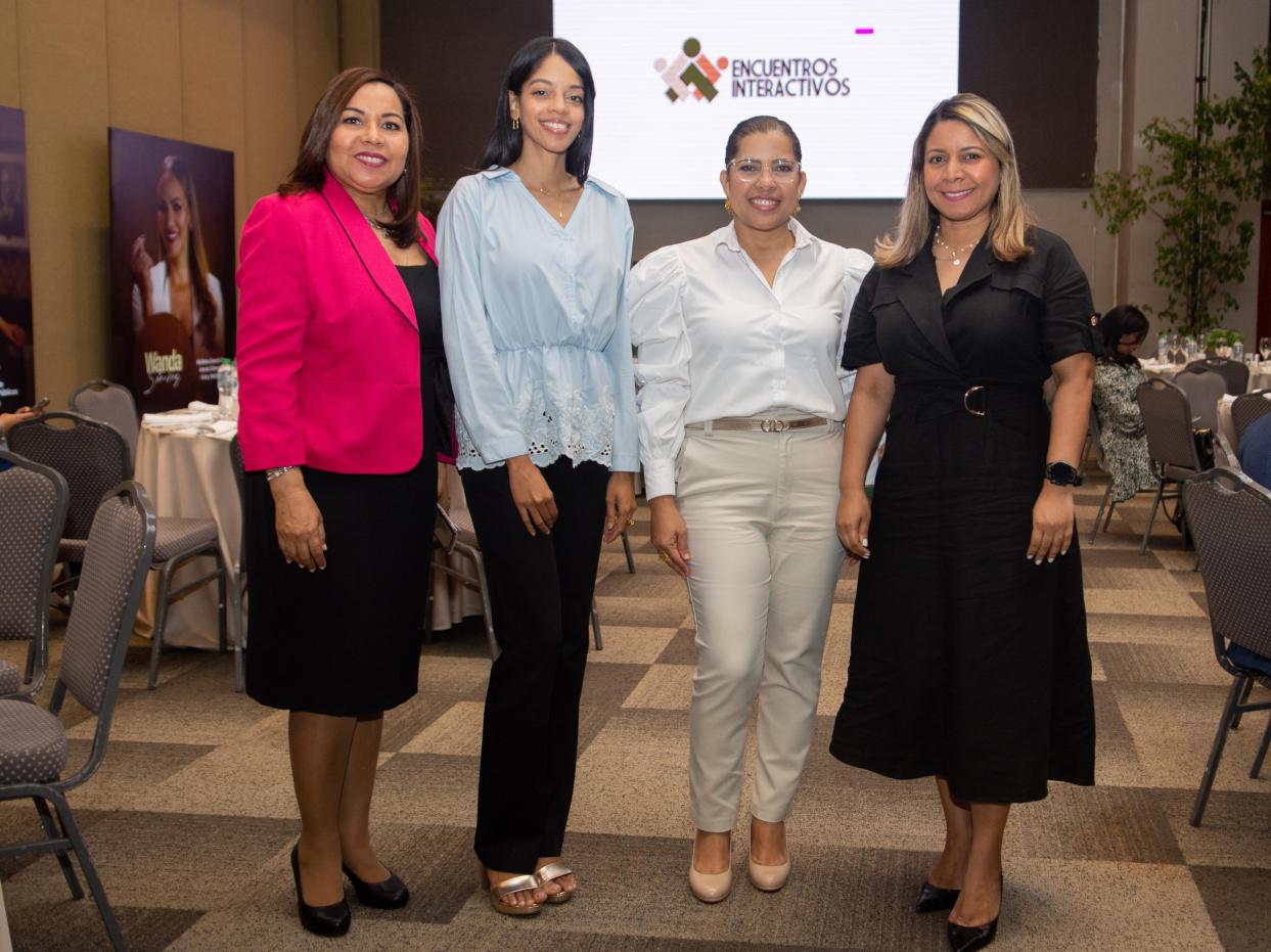 Ingrid Modeste, Lusbania Santos, Cynthia Modesto y Marielly González