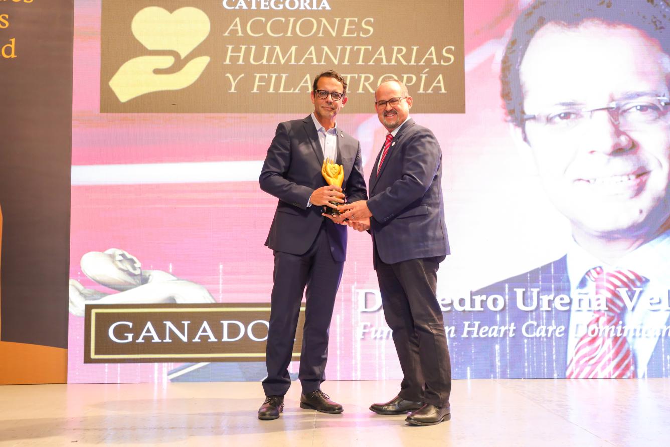 Pedro E. Ureña Velásquez en la categoría Acciones Humanitarias y Filantropía