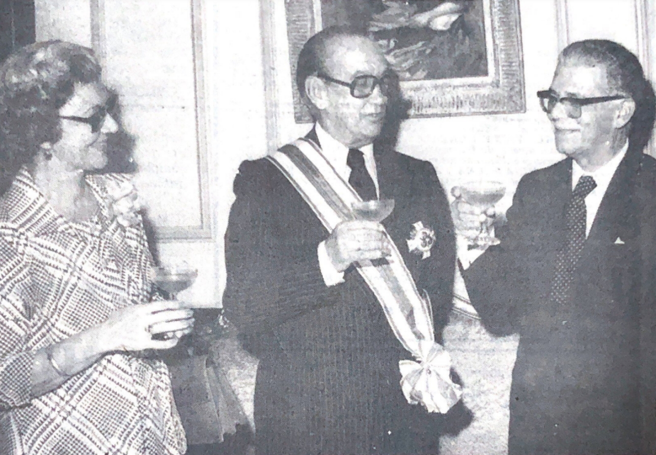 Celebración del recién electo presidente de la República, Antonio Guzmán, el 16 de agosto de 1978. Lo acompañan Joaquín Balaguer y su esposa Renée.