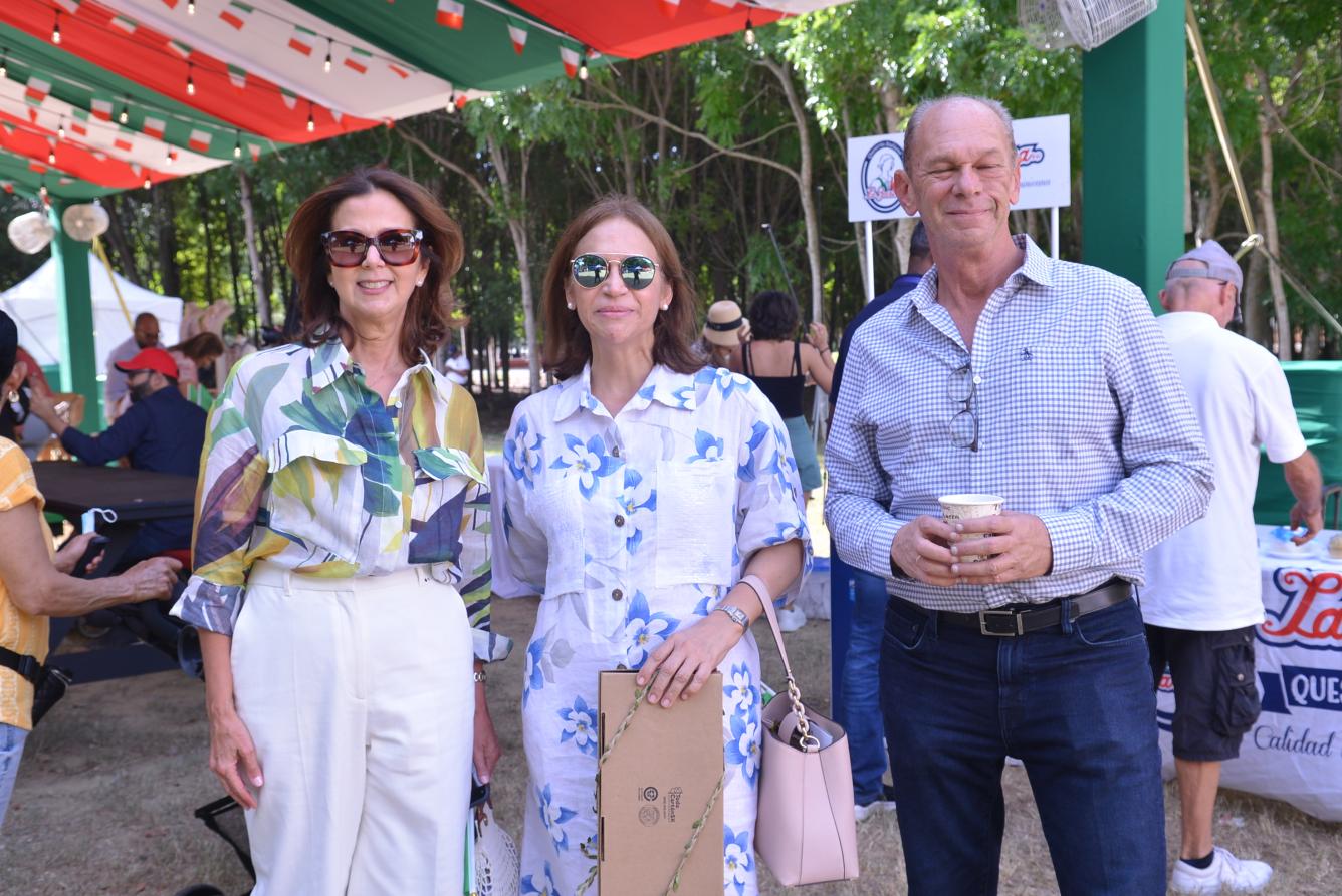 Carmen Rita Cordero, Vilena Comas y Erick Sterm.