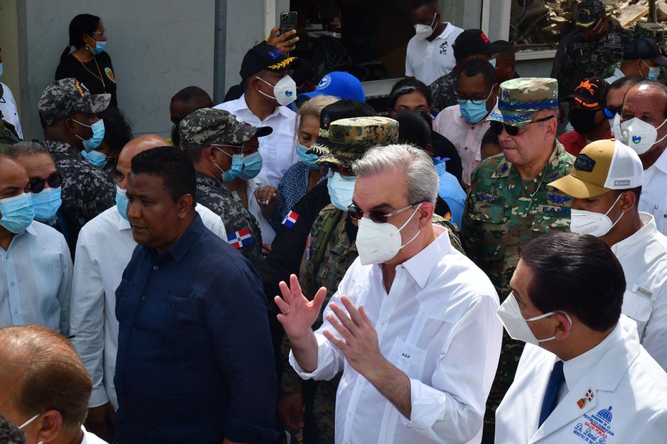 Presidente Abinader llega a San Cristóbal tras explosión