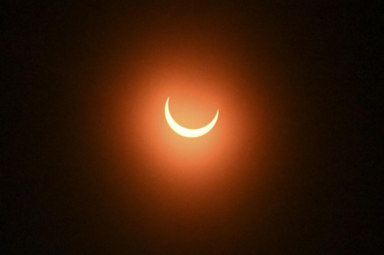 La luna cruza frente al sol durante el eclipse solar anular del 14 de octubre de 2023, visto desde el Observatorio Astronómico de la Universidad Nacional Autónoma de Honduras (UNAH) en Tegucigalpa. Orlando SIERRA/AFP