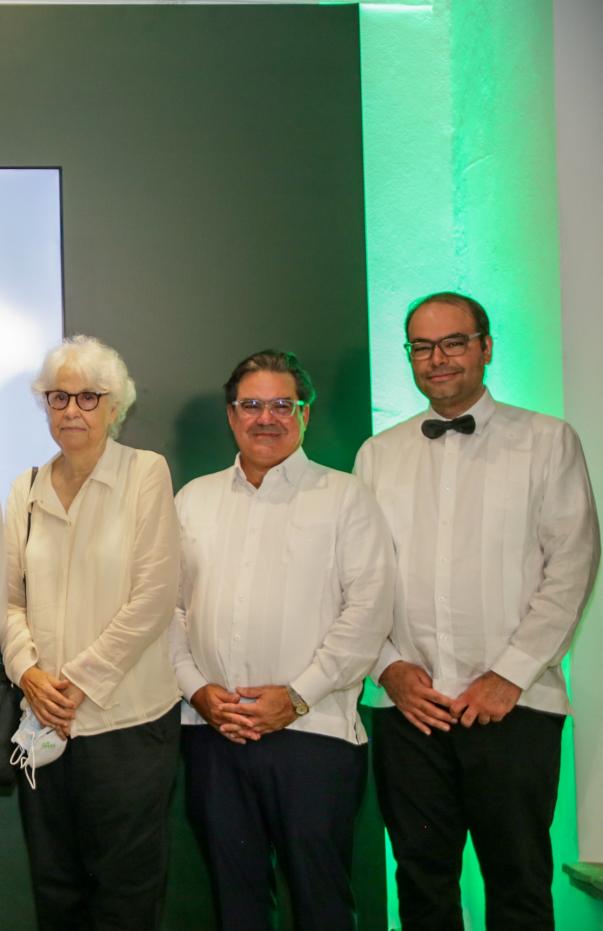 Ángela Inés González, José Abel González y Eduardo Helú González