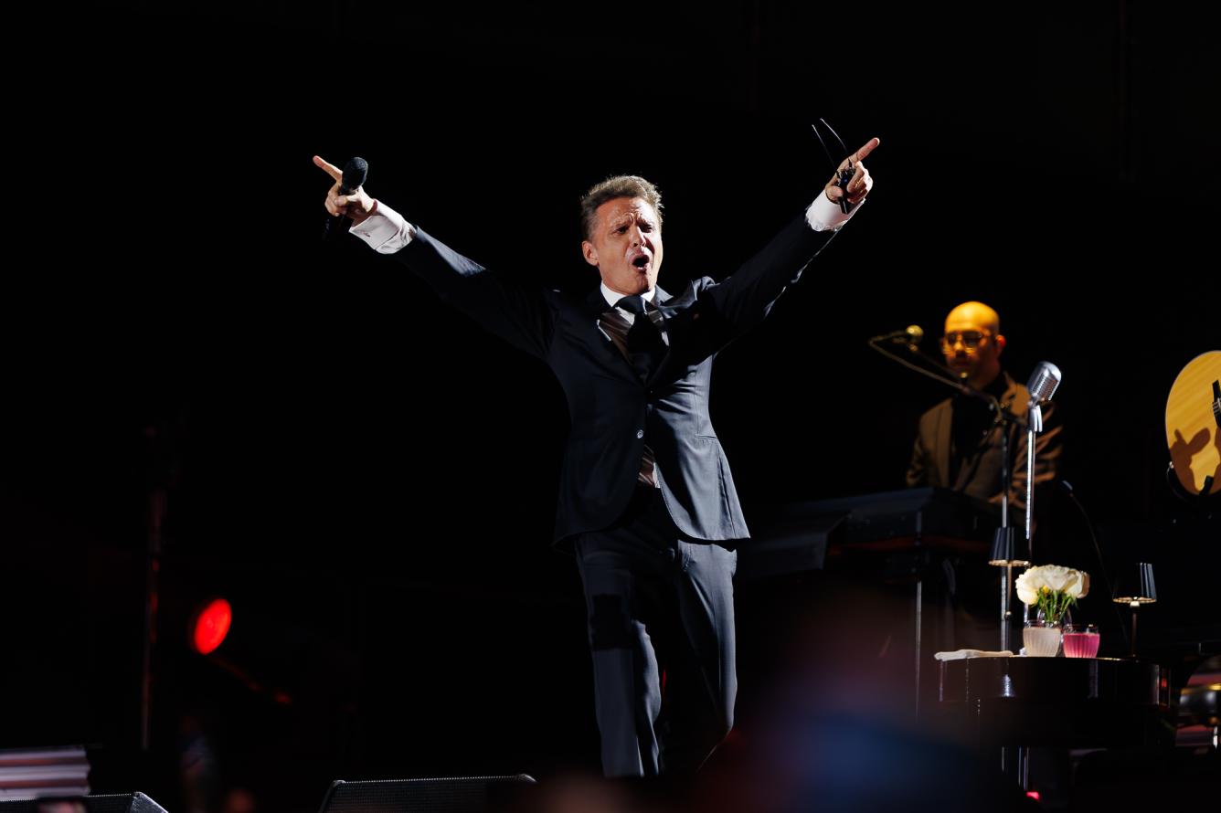 Cantante mexicano Luis Miguel en su concierto en el Estadio Olímpico de República Dominicana