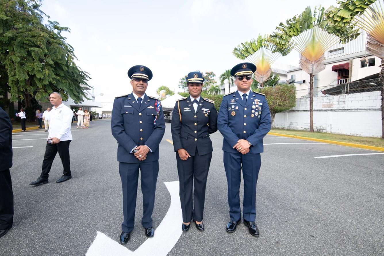 José Antonio Hernández Monegro, Elizabeth Guerrero Germán y Richard Sierra Rodríguez oficiales de la Fuerza Aérea de República Dominicana.