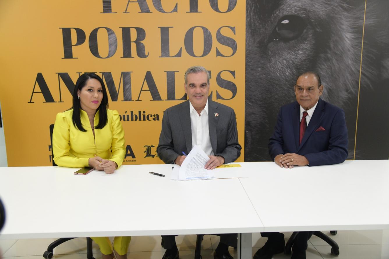 El presidente Luis Abinader apoya el Pacto para la Protección de los Animales.