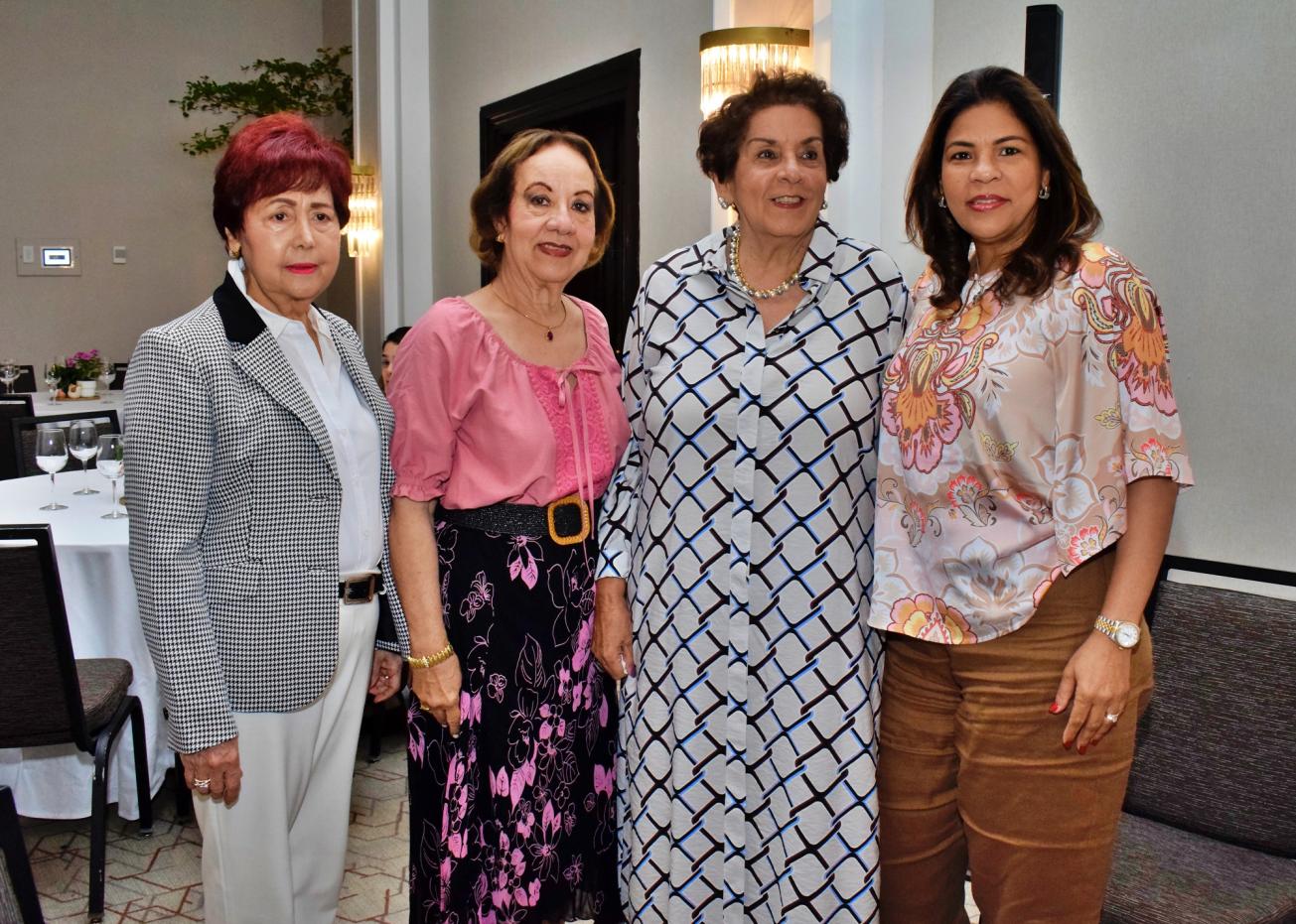 Fátima Subero Isa, Mery Morros de Batlle, Luchy Mejía y Audry Pérez.