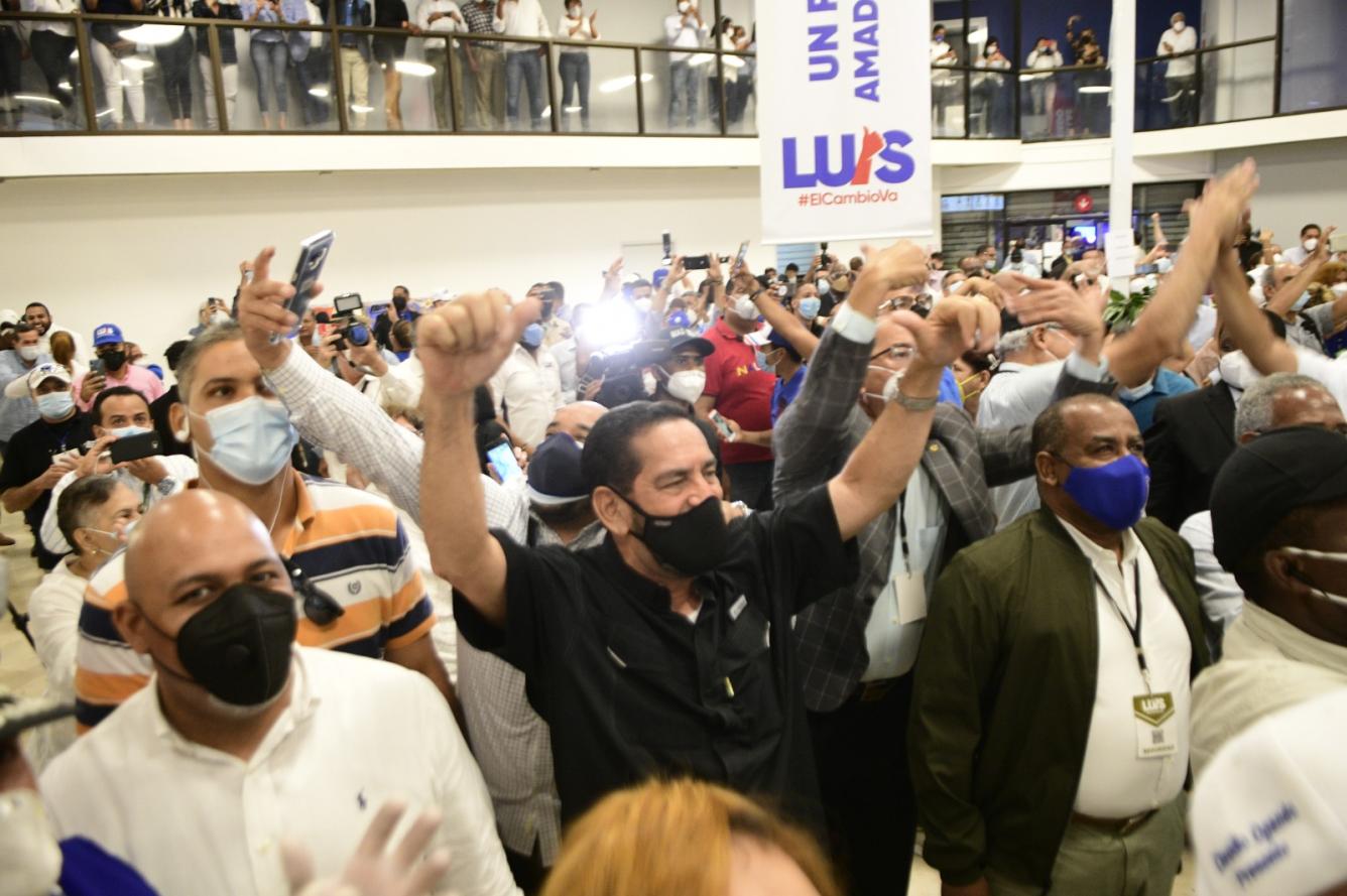 Simpatizantes perremeistas al ver resultados de las elecciones de 2020.