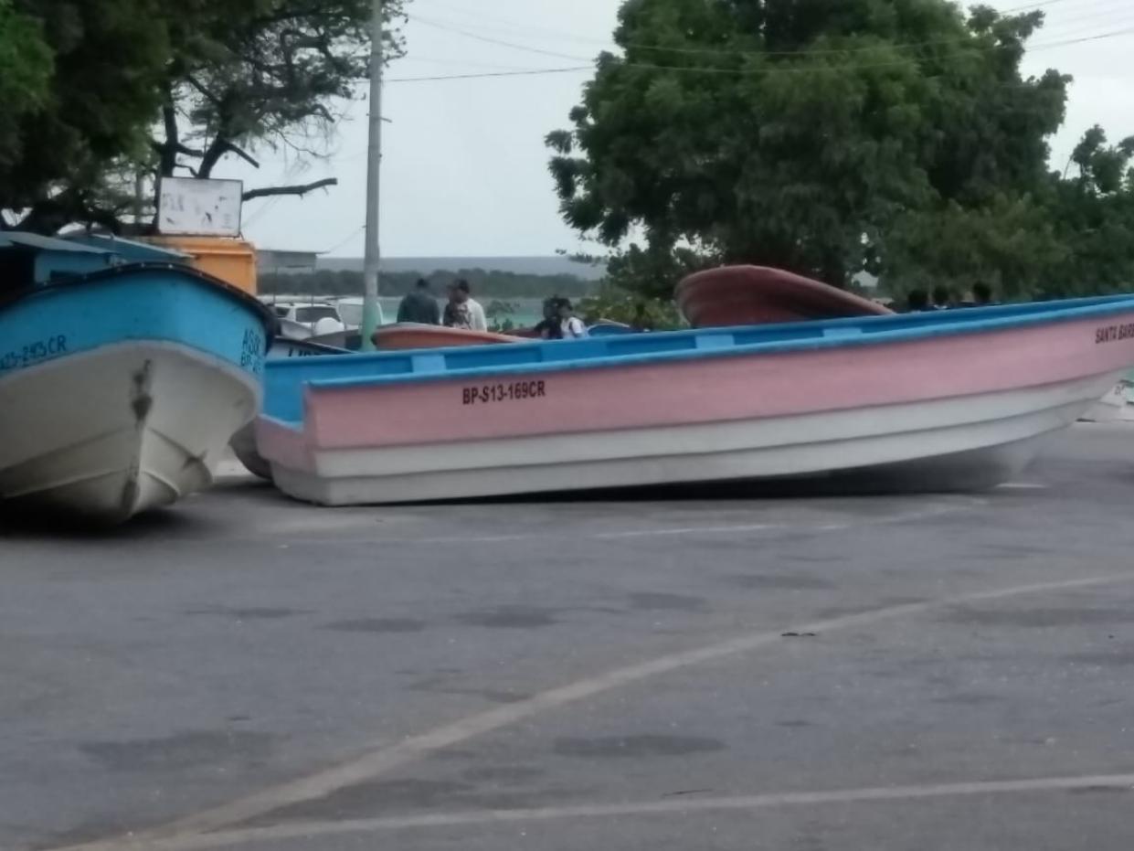 Las embarcaciones fueron evacuadas y trasladada en la rotonda de las playa de Pedernales,