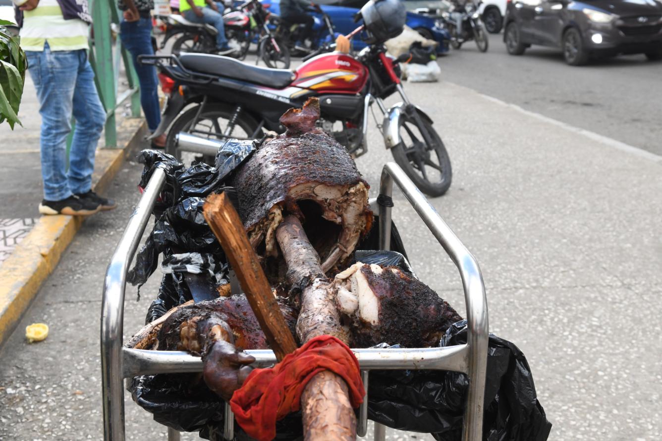 La comercialización de cerdo es poco notable en avenidas.