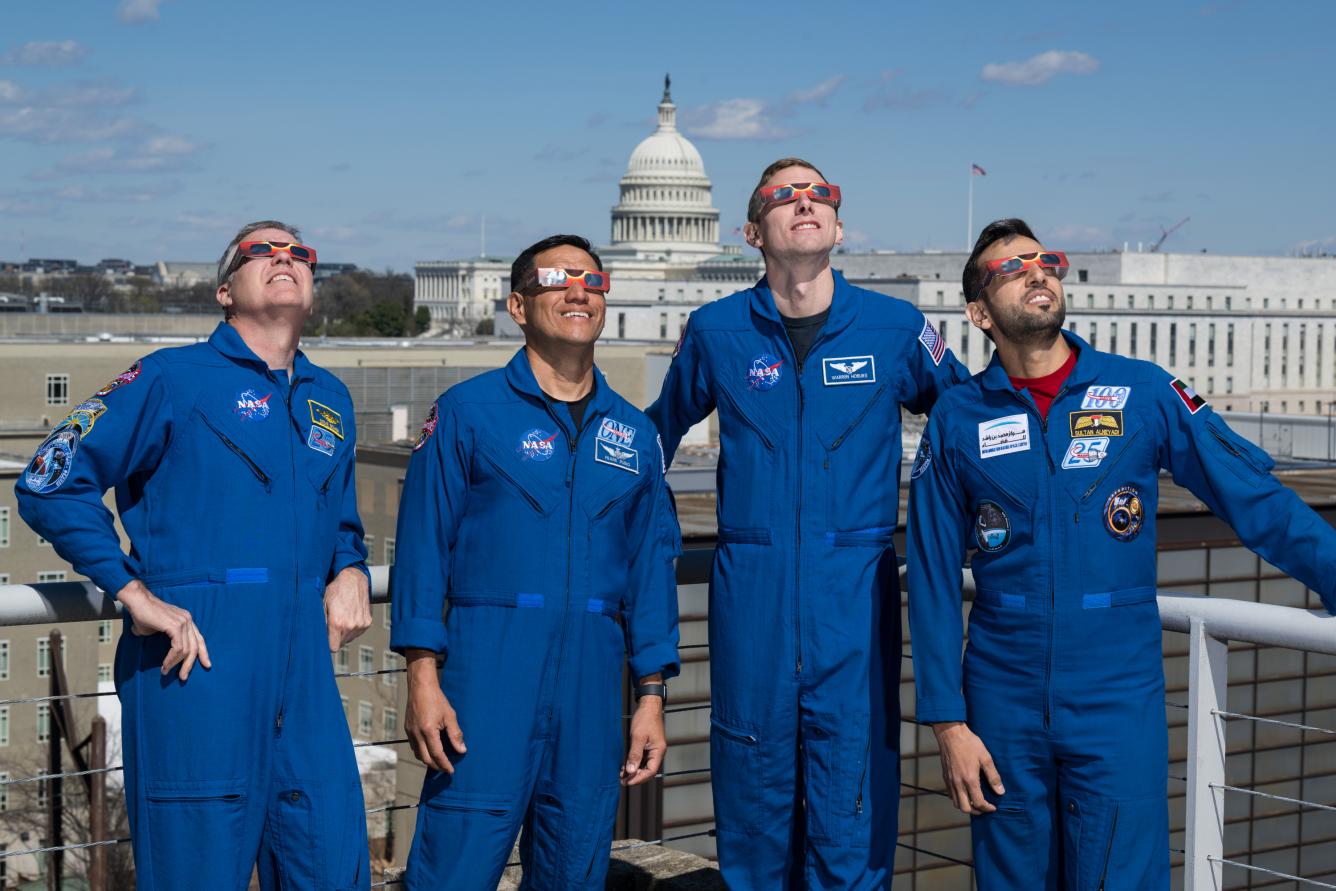 Los astronautas de la NASA Stephen Bowen (izquierda), Frank Rubio, Warren Hoburg y el astronauta de los Emiratos Árabes Unidos (EAU) Sultan Alneyadi