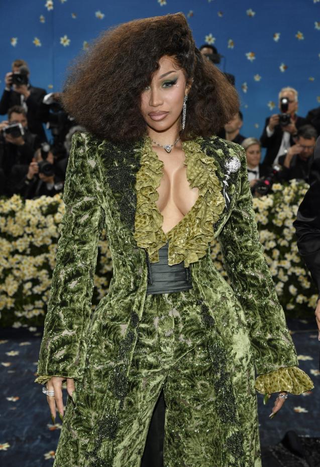 Cardi B asiste a la gala benéfica del Instituto del Traje del Museo Metropolitano de Arte