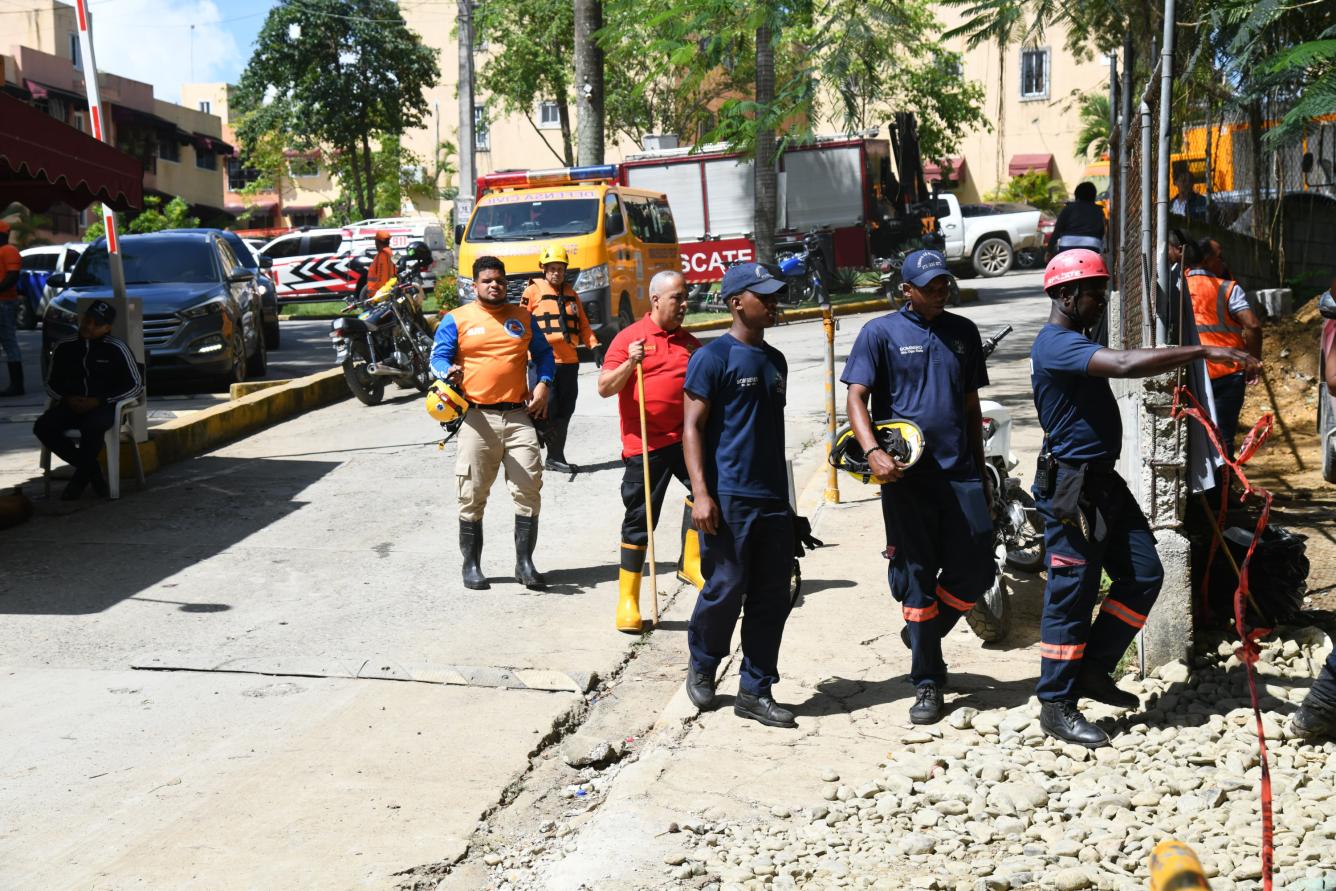 Miembros de diferentes organismos se integran a las labores de búsqueda de Yuleili Serrano, de 5 años, desaparecida el jueves 5 de junio.