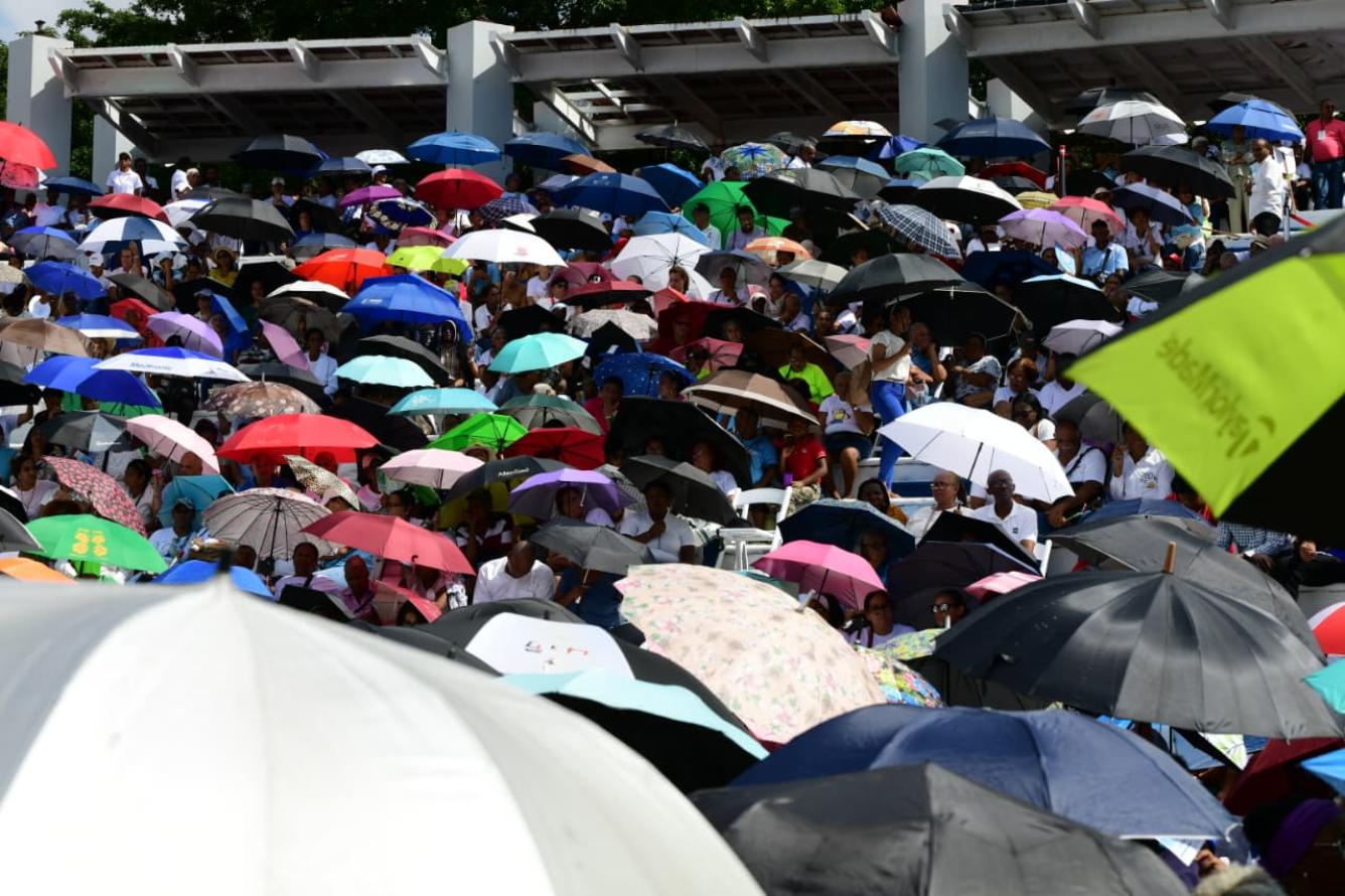 Decenas de religiosos acudieron este sábado a la ordenación de monseñor Manuel Ruiz como obispo de la diócesis Stella Maris, en Santo Domingo Este. Leonel Matos/ LD