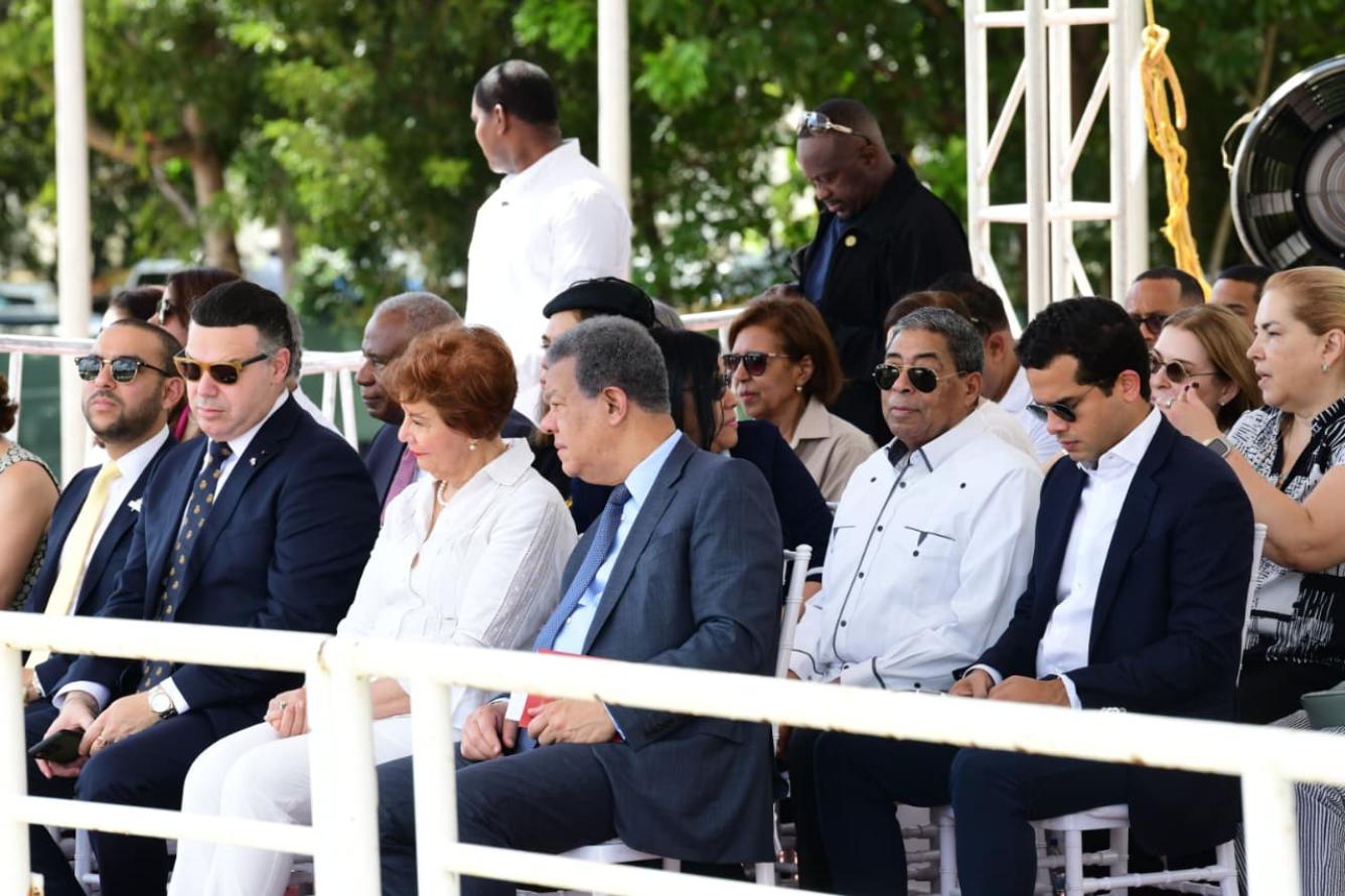 El expresidente de la República, Leonel Fernández y el senador del Distrito Nacional, Omar Fernández, estuvieron presentes en la ceremonia. Leonel Matos/ LD