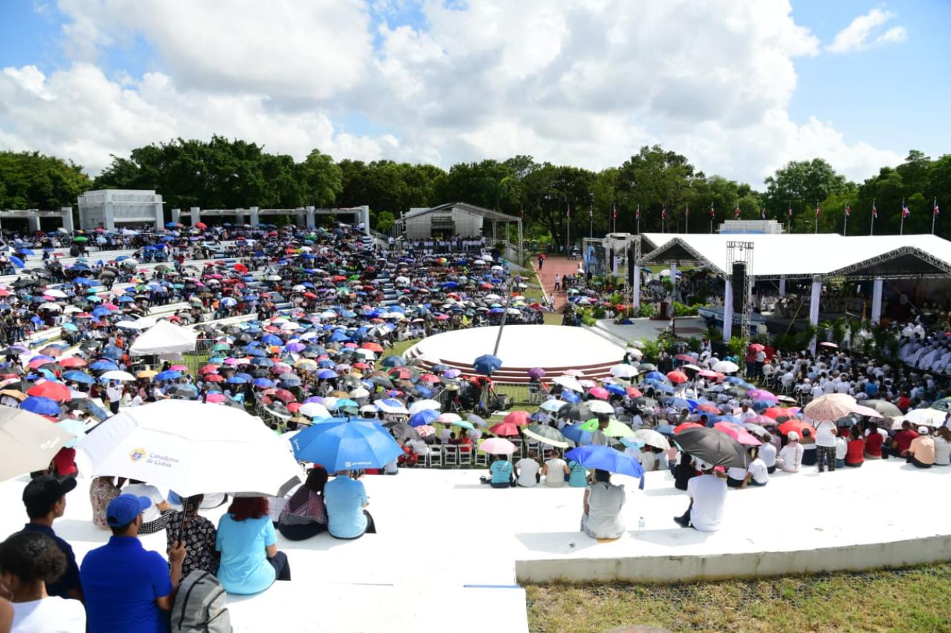 Decenas de religiosos acudieron este sábado a la ordenación de monseñor Manuel Ruiz como obispo de la diócesis Stella Maris, en Santo Domingo Este. Leonel Matos/ LD