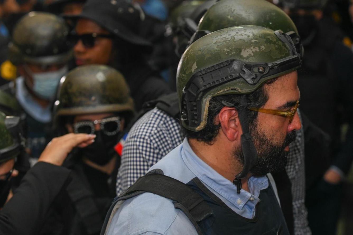Rafael Luis Martínez Hazim a su salida de la sala de audiencia tras el fallo del juez Rigoberto Sena en el caso Senasa.