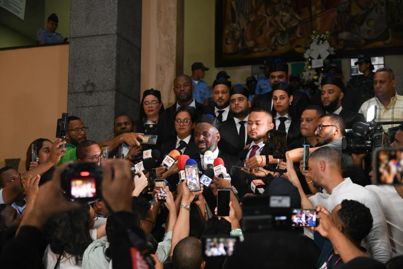 Wilson Camacho, director de Persecución del Ministerio Público, brinda declaraciones a la prensa. Foto: Jorge Martínez.