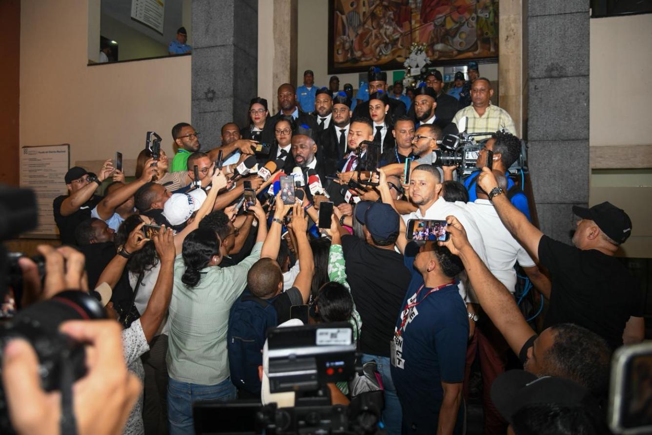 Wilson Camacho, director de Persecución del Ministerio Público, mientras brinda declaraciones a la prensa. Foto: Jorge Martínez.