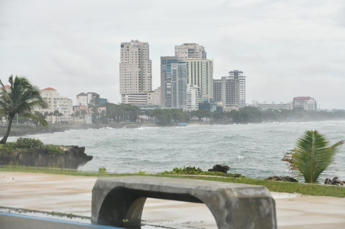Asi es como se contemplaba el Malecón de Santo Domingo en año nuevo