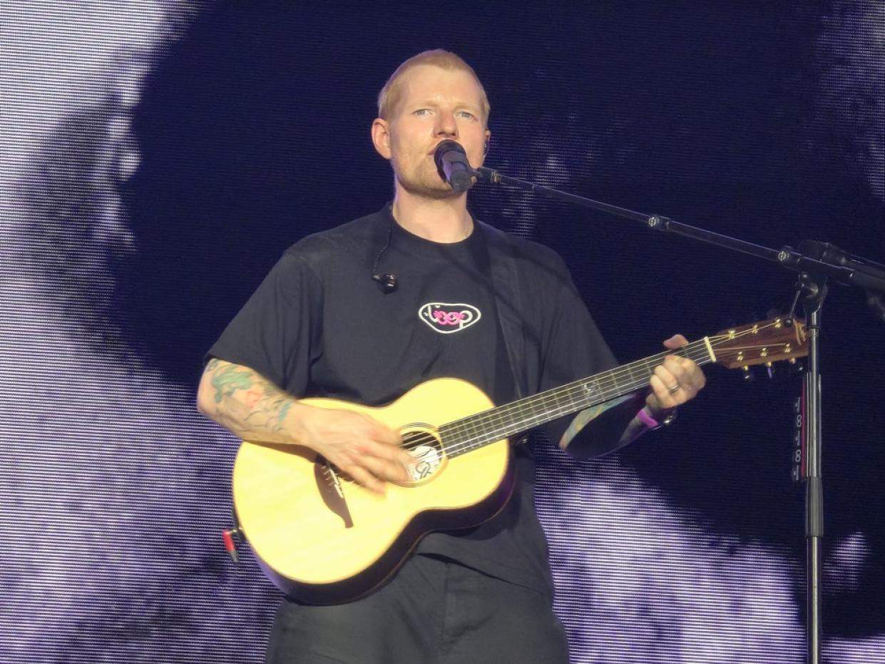 El artista británico interpretó