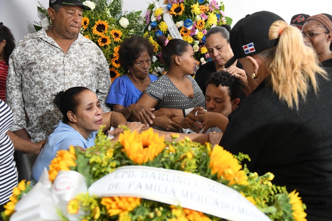 Momentos de profundo dolor vivieron los familiares de Darling Mercado.