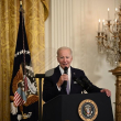 El presidente de los Estados Unidos, Joe Biden, habla durante una recepción que celebra Eid al-Fitr.