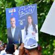 Los carteles promoviendo la candidatura de Betty estuvieron presentes en la actividad oficial