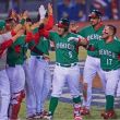 Novena de México celebra tras ganar a la República Dominicana.