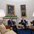 El presidente estadounidense Joe Biden se reúne con el presidente de la República Dominicana Luis Abinader en el Despacho Oval de la Casa Blanca en Washington, DC, el 2 de noviembre de 2023