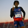 La dominicana Marileidy Paulino celebra tras ganar en la final de los 200 metros femeninos de los Juegos Panamericanos Santiago 2023 en el Estadio Nacional de Santiago el 2 de noviembre de 2023.