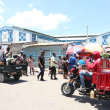 Intercambio comercial en mercado de Dajabón antes de cierre de frontera por conflicto