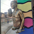 Escultura de Tekashi en Cuba