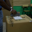 Abrieron las urnas del Liceo Unión Panamericana, en el Ensanche Miraflores en el Distrito Nacional, sin retrasos marcando las 7:00 de la mañana, con todo el personal de la Junta Central Electoral (JCE), así como de los delegados de las comisiones de los diferentes partidos.