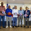 El viceministro de Deportes Kennedy Vargas, encabeza la conferencia de prensa junto a Víctor Valdez, José Paulino y Neftali Ventura.