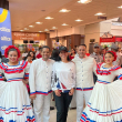 Thais Herrera junto al Ballet folklórico del Ministerio de Turismo