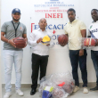 Dannes Féliz y Marcos Aquino, dirigentes del Club Deportivo y Cultural María Auxiliadora, recibieron las donaciones.